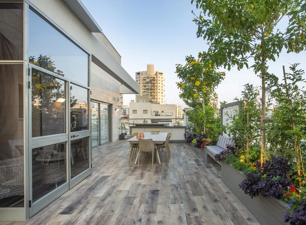 צילום גינה מרפסת של אורי תורג׳מן - גינה קסומה